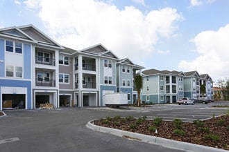 The Point at Bella Grove in Sarasota, FL - Foto de edificio - Building Photo