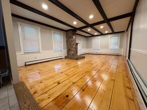 84 Quinapoxet St in Holden, MA - Building Photo - Building Photo