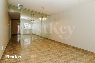 2863 W 75th Terrace in Hialeah, FL - Building Photo - Building Photo