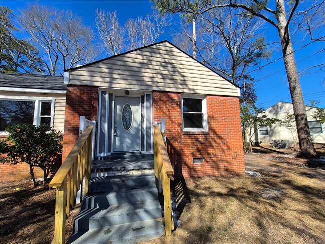 113 N Wright St in Raeford, NC - Building Photo - Building Photo