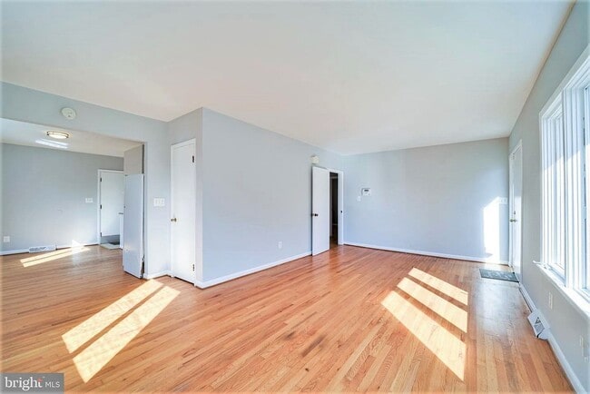 property at 1912 S Glebe Rd