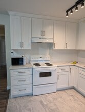 2346 Dawes Hill Rd in Coquitlam, BC - Building Photo - Building Photo