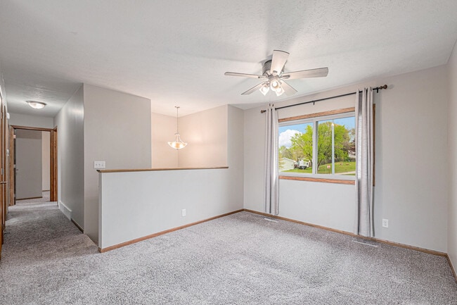 14 Pinehurst Cir in Glenwood, IA - Foto de edificio - Building Photo