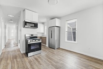 18 St Clair St in Lynn, MA - Building Photo - Building Photo