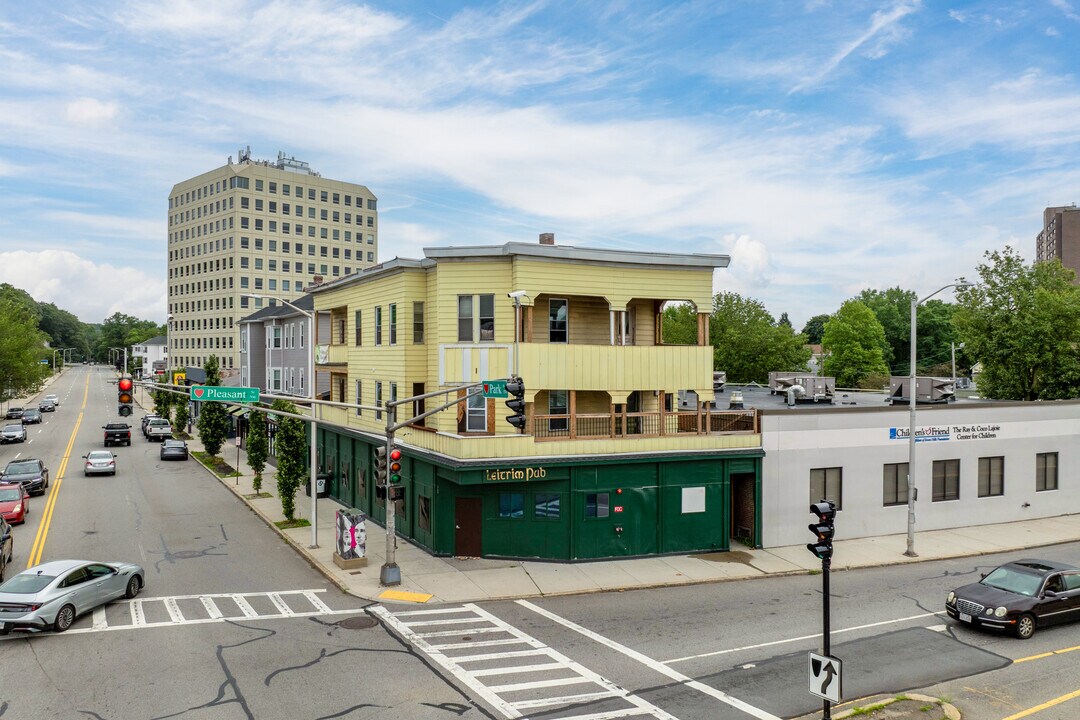 507 Pleasant St in Worcester, MA - Foto de edificio