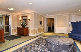 19425 Van Aken Blvd, Unit 410 in Shaker Heights, OH - Building Photo - Building Photo