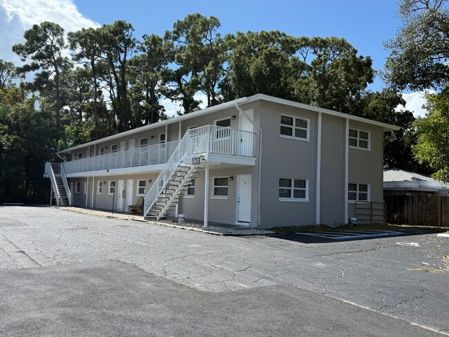 Broadway Apartments in Ft. Myers, FL - Foto de edificio - Building Photo