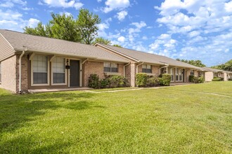 Villages at Parktown Apartment Homes in Deer Park, TX - Building Photo - Building Photo