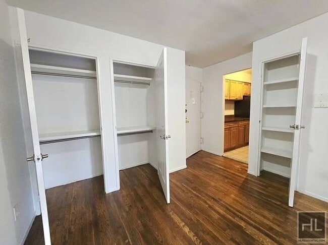 62 STREET in Queens, NY - Foto de edificio - Building Photo