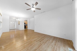 2853 Falling Waters Dr in Lindenhurst, IL - Building Photo - Building Photo