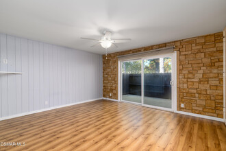 31577 Lindero Canyon Rd in Westlake Village, CA - Building Photo - Building Photo