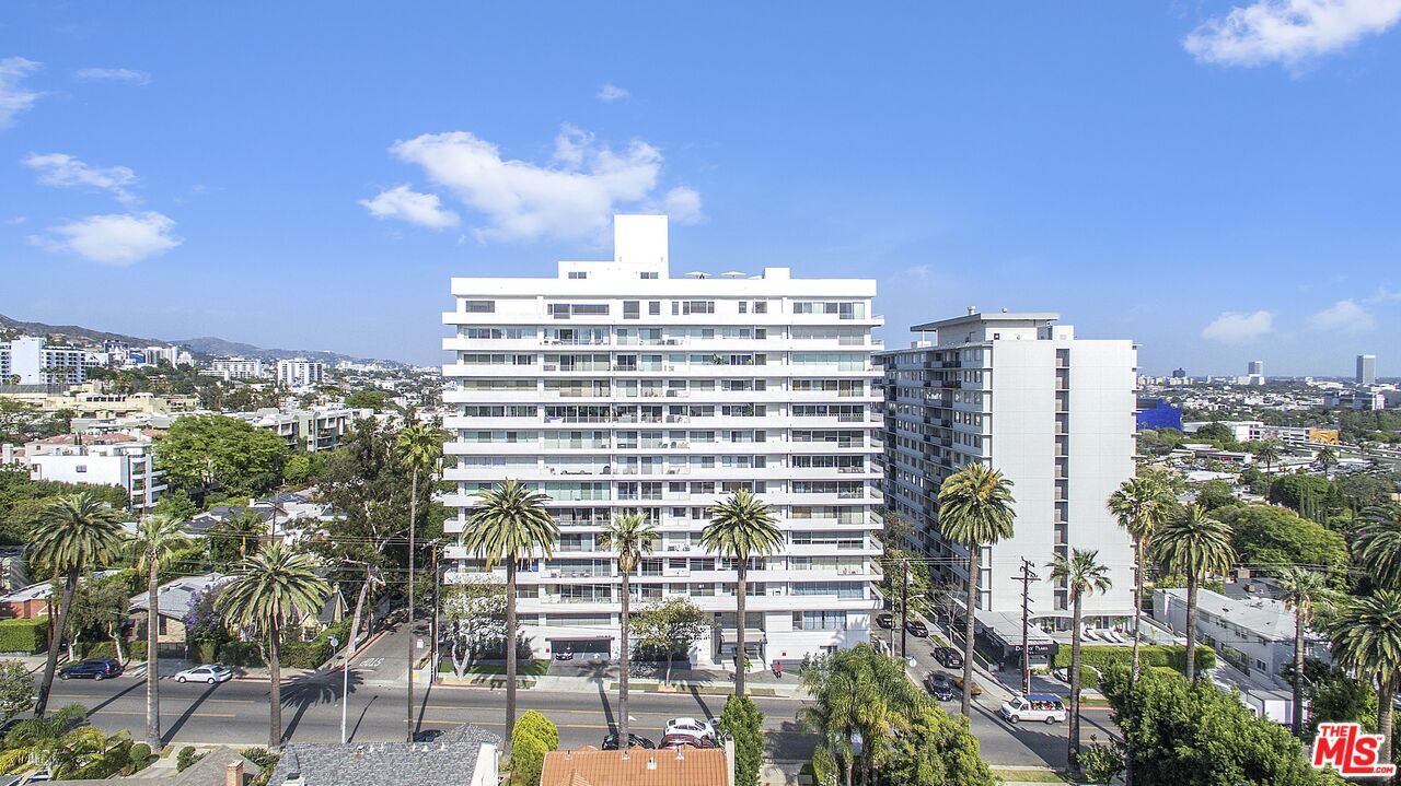 838 N Doheny Dr in West Hollywood, CA - Building Photo