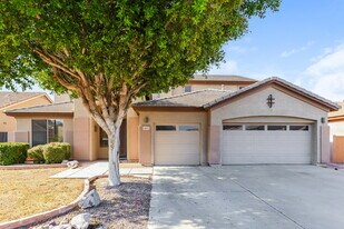 6877 W Briles Rd in Peoria, AZ - Building Photo
