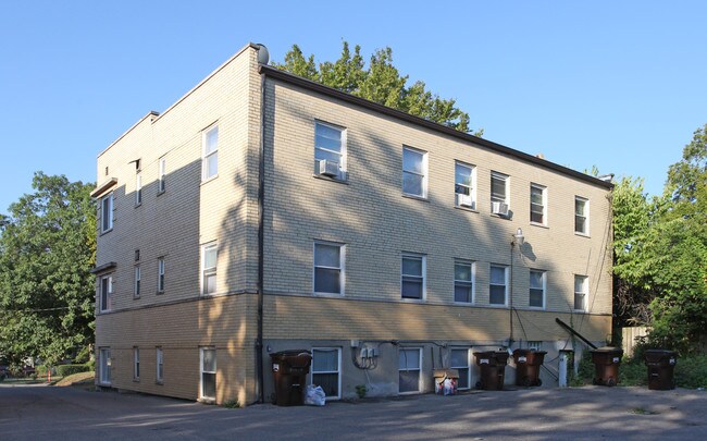 734-736 S Fred Shuttlesworth Cir in Cincinnati, OH - Foto de edificio - Building Photo