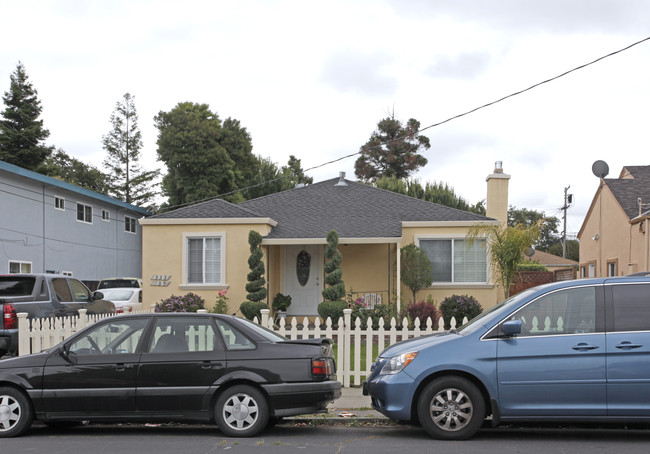 333-335 Redwood Ave in Redwood City, CA - Building Photo - Building Photo