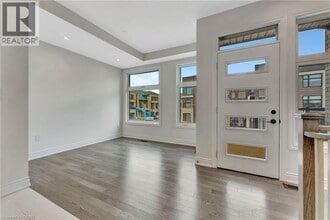 1404 Courtleigh Trl in Oakville, ON - Building Photo - Building Photo