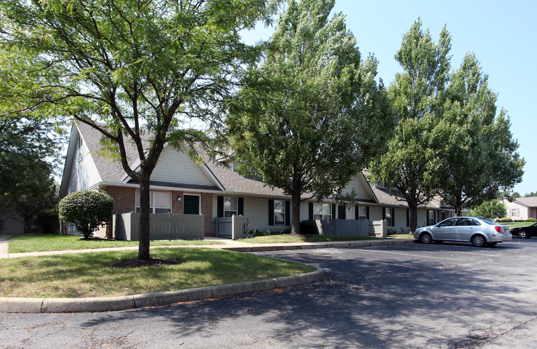 Pataskala Village Square Apartments in Pataskala, OH - Building Photo