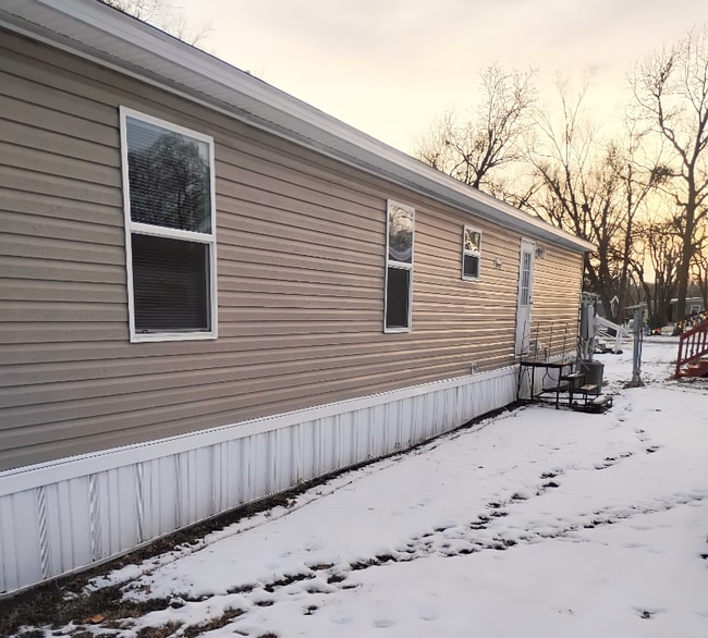 161 Rainbow Dr in Belton, MO - Foto de edificio - Building Photo