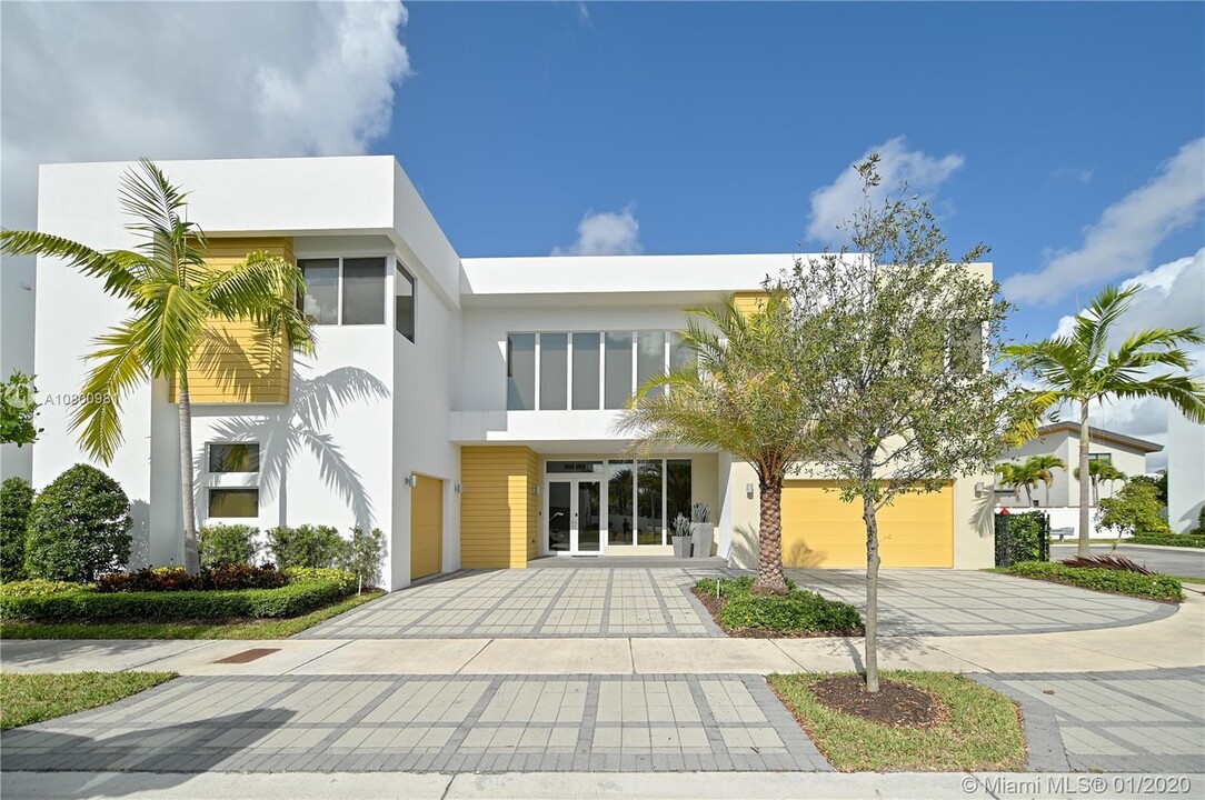 10223 NW 75th Terrace, Unit 05-18 in Doral, FL - Foto de edificio