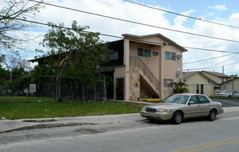 533 NW 32nd St in Miami, FL - Foto de edificio - Building Photo