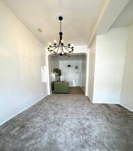 647 W 48th Pl, Unit #2 in Chicago, IL - Building Photo - Building Photo