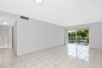 7705 SW 86th St in Miami, FL - Building Photo - Building Photo