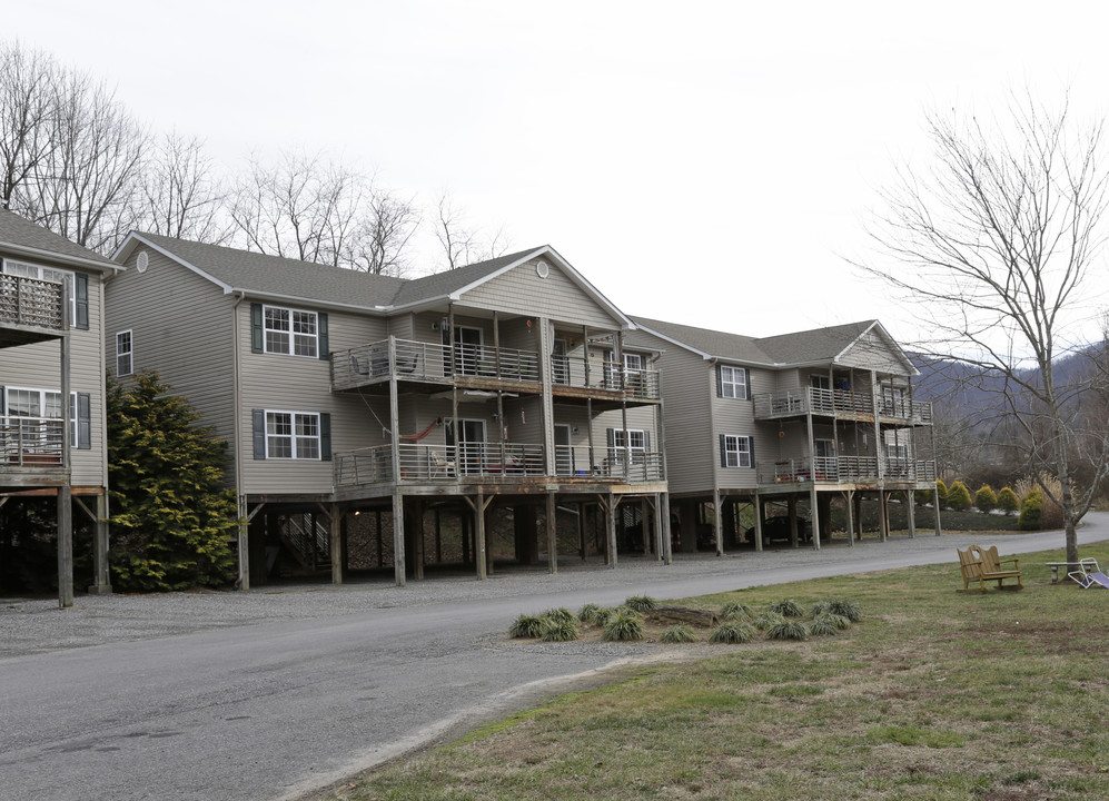 Riverview in Asheville, NC - Foto de edificio