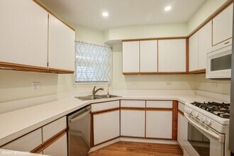 1051 Rockport Dr in Carol Stream, IL - Building Photo - Building Photo