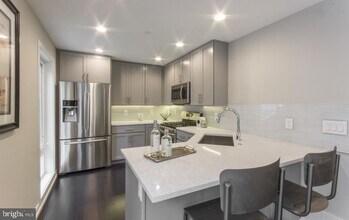 705-7 S 12th St in Philadelphia, PA - Building Photo - Building Photo