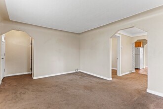 23100 Shakespeare Ave in Eastpointe, MI - Building Photo - Building Photo