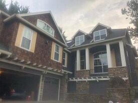 14267 Uplands Dr in Lake Oswego, OR - Building Photo