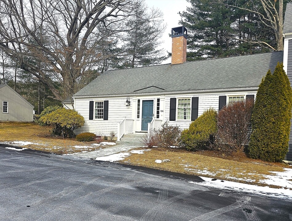 106 Jericho Rd in Weston, MA - Building Photo