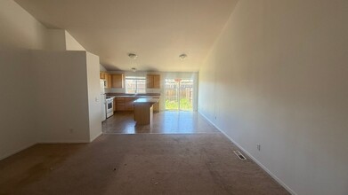 932 SE Kierra Pl in Madras, OR - Building Photo - Building Photo