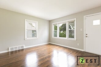 19366 Woodside St in Harper Woods, MI - Building Photo - Building Photo