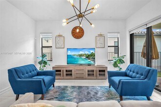 1052 SW 113th Way in Pembroke Pines, FL - Building Photo - Building Photo