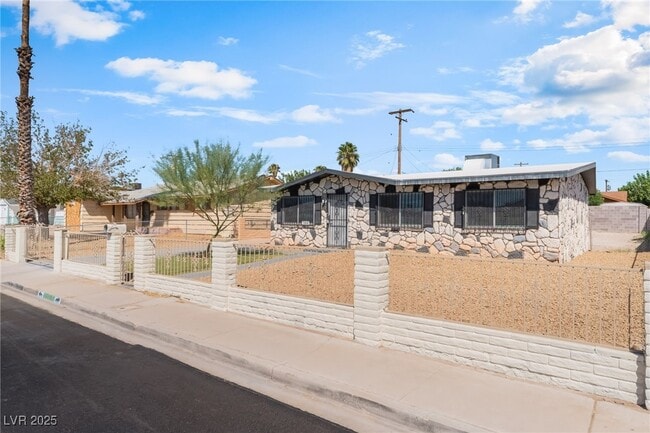 700 Van Ert Ave in North Las Vegas, NV - Building Photo - Building Photo