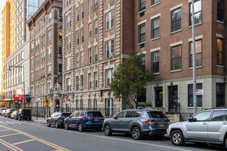 337-339 W 70th St in New York, NY - Building Photo - Building Photo