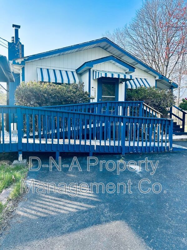 1228 Allegheny Dr in Blakeslee, PA - Building Photo - Building Photo