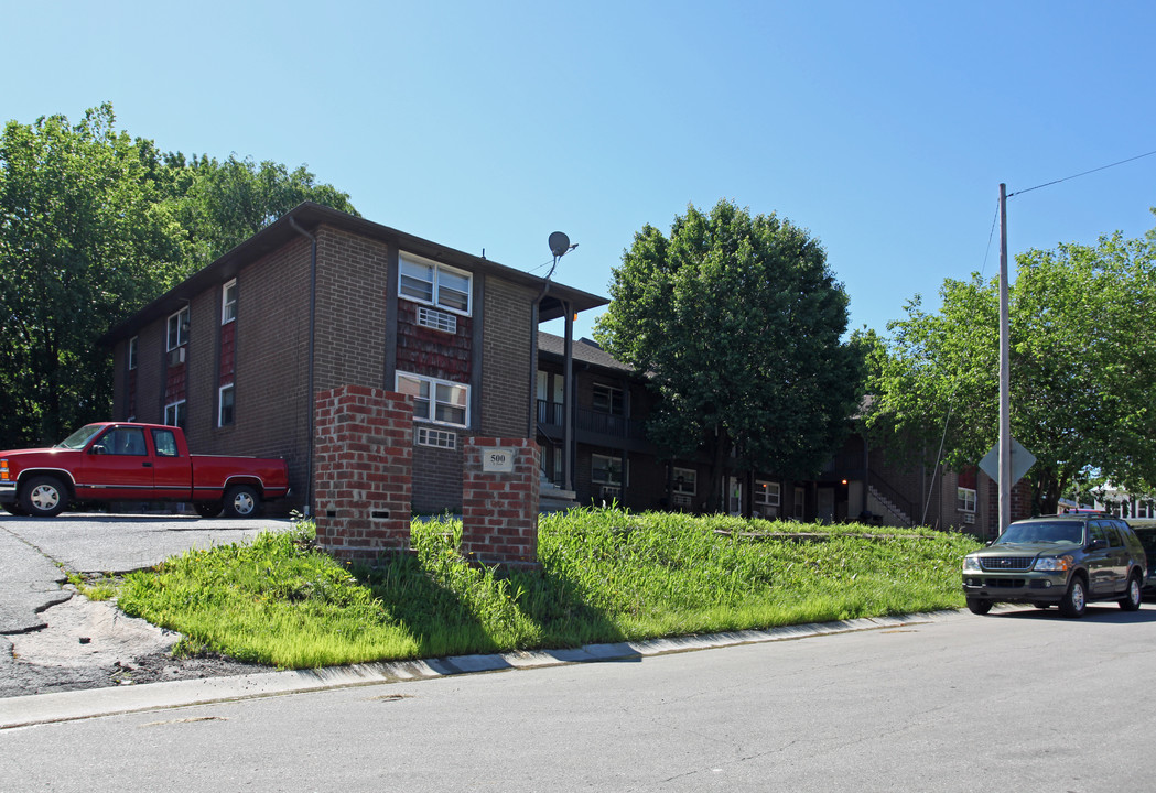 500 E Park St in Olathe, KS - Foto de edificio