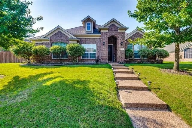 property at 1734 Boxwood Ln