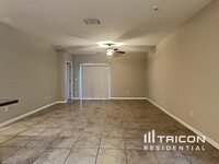 15327 Broad Brush Dr in Sun City Center, FL - Foto de edificio - Building Photo