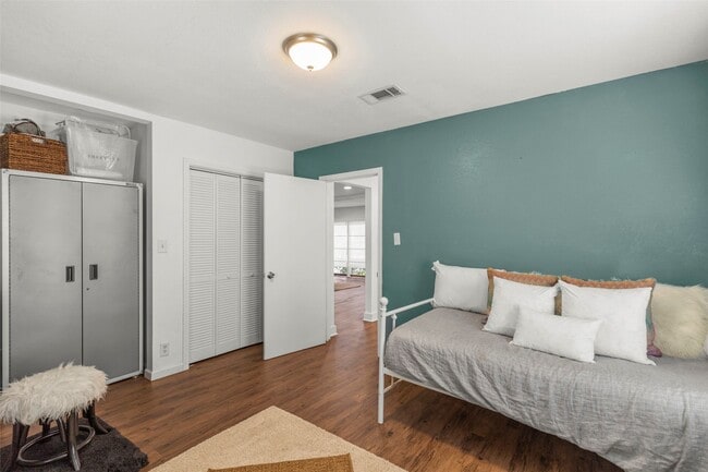 5808 Community Dr in Houston, TX - Building Photo - Building Photo