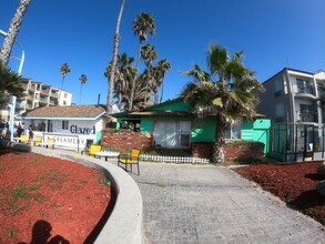 4449 Ocean Blvd in San Diego, CA - Foto de edificio - Building Photo