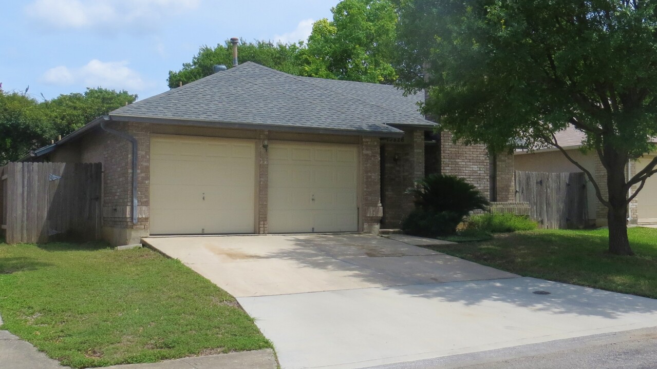 13826 Fairway Hedge in San Antonio, TX - Building Photo