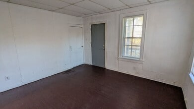 250 Cross St in Akron, OH - Foto de edificio - Building Photo