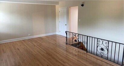 6304 N Cicero Ave, Unit 2 in Chicago, IL - Building Photo - Building Photo