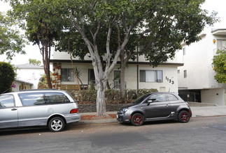 1133 N Ogden Dr in Los Angeles, CA - Building Photo - Building Photo