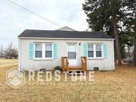 921 E Haggard Ave in Elon, NC - Building Photo