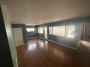 1712 E Broadway in Anaheim, CA - Building Photo - Building Photo
