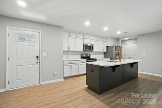 1737 Hooper Court, Unit 40CD-40CD-1C in Charlotte, NC - Building Photo - Building Photo